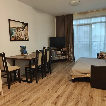 Apartment Aivasovski Park - Meters Away From Pomorie